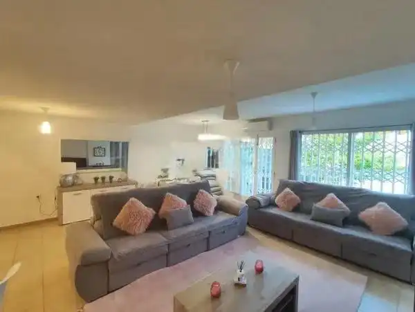 Sala de estar de Casa adosada en venta en Benidorm con Aire acondicionado, Calefacción y Jardín privado