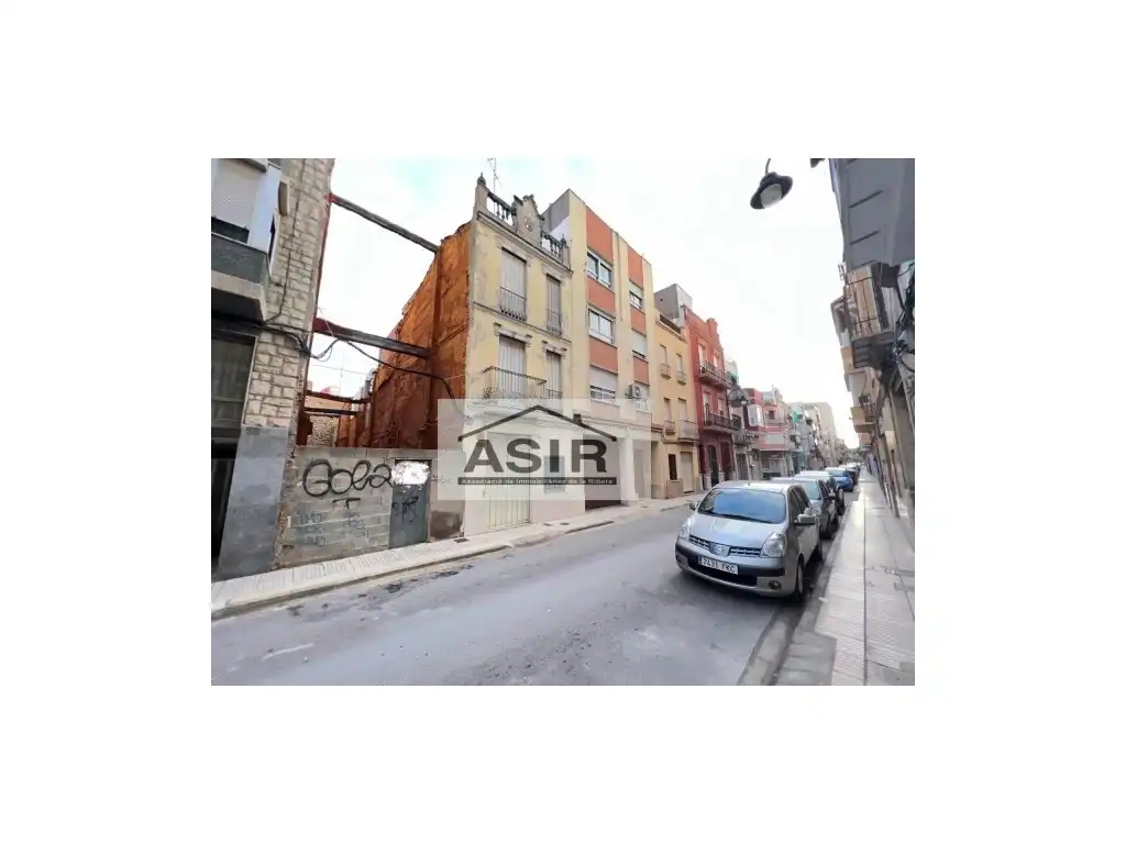 Wohnbaugrundstück zum Verkauf in Casc Urbà, imagen 2