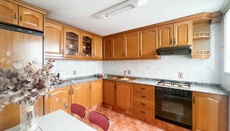 Foto 1 de Piso en venta en Calle Pedro Cabanes, 8, Torrefiel, Valencia