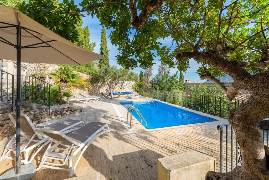 Schwimmbecken von Haus oder Chalet zum Verkauf in Pollença mit Klimaanlage, Heizung und Privatgarten