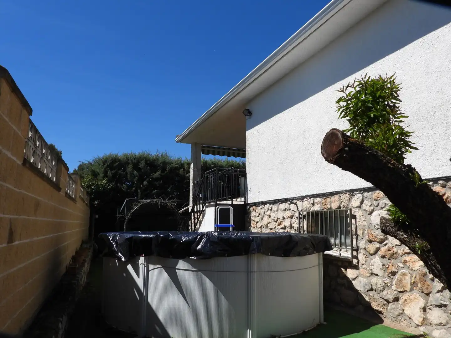 Vista exterior de Casa o xalet en venda en Pezuela de las Torres amb Calefacció, Jardí privat i Moblat