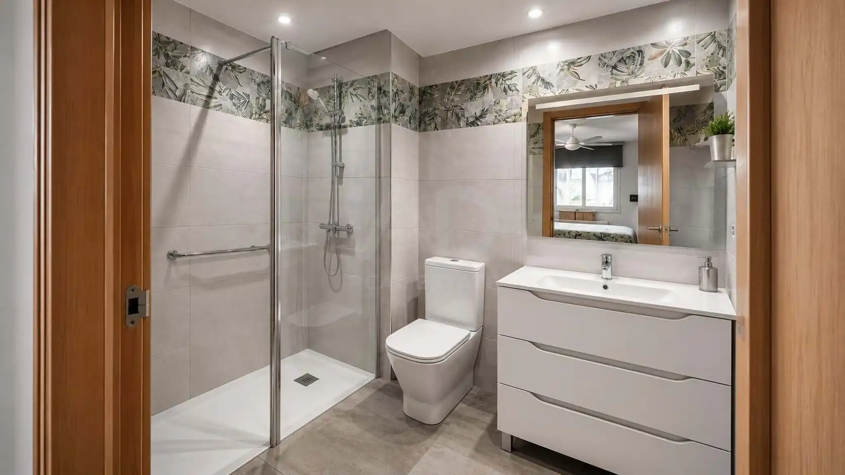 Bathroom of Flat for sale in Salou  with Air Conditioner, Heating and Terrace
