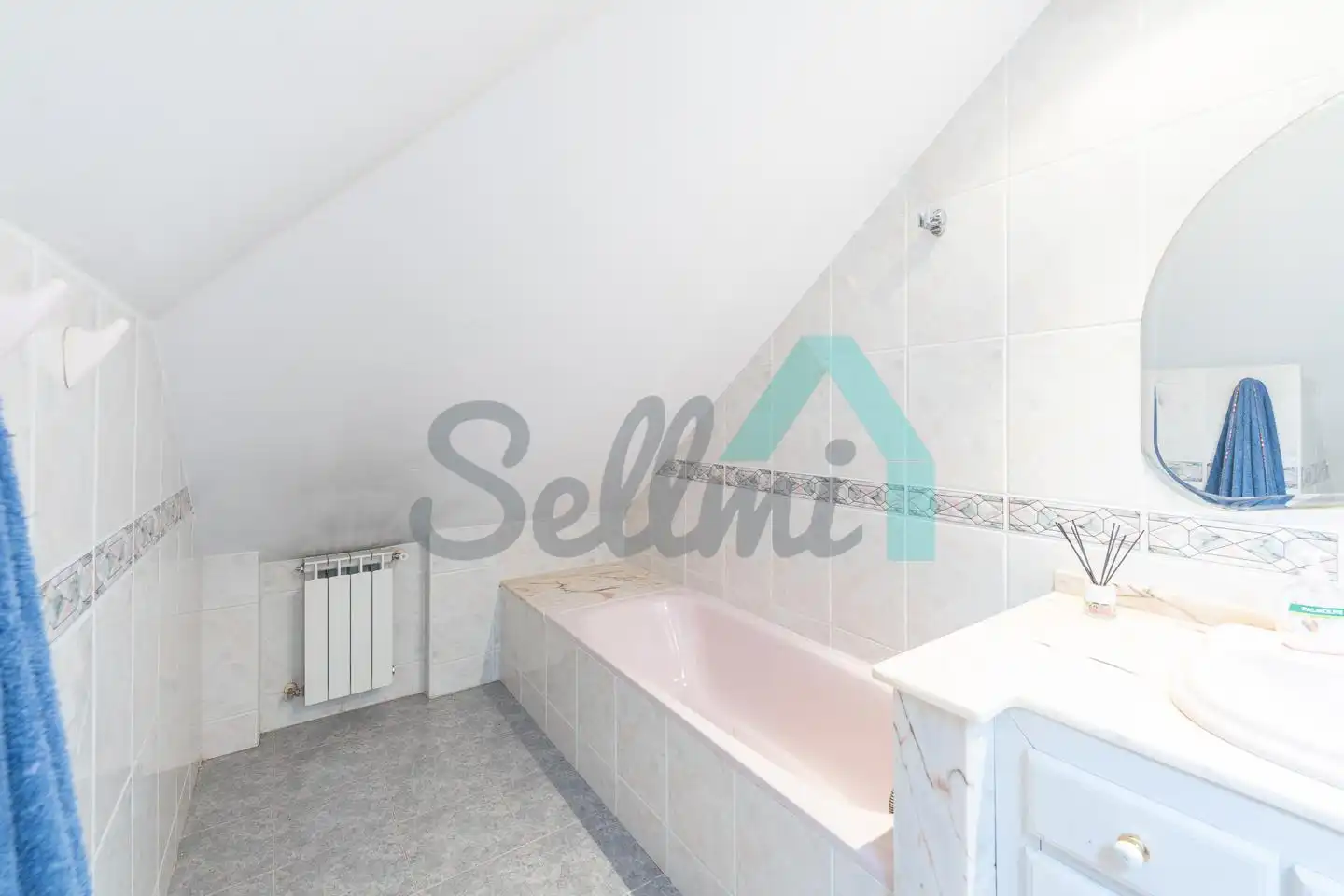 Baño de Casa adosada en venta en El Franco  con Calefacción, Jardín privado y Parquet