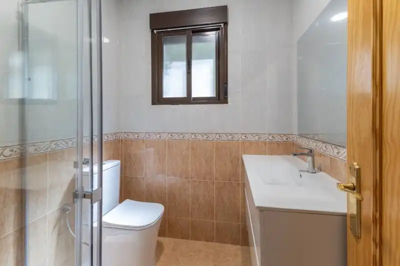 Bany de Casa o xalet en venda en Duruelo amb Calefacció, Terrassa i Piscina