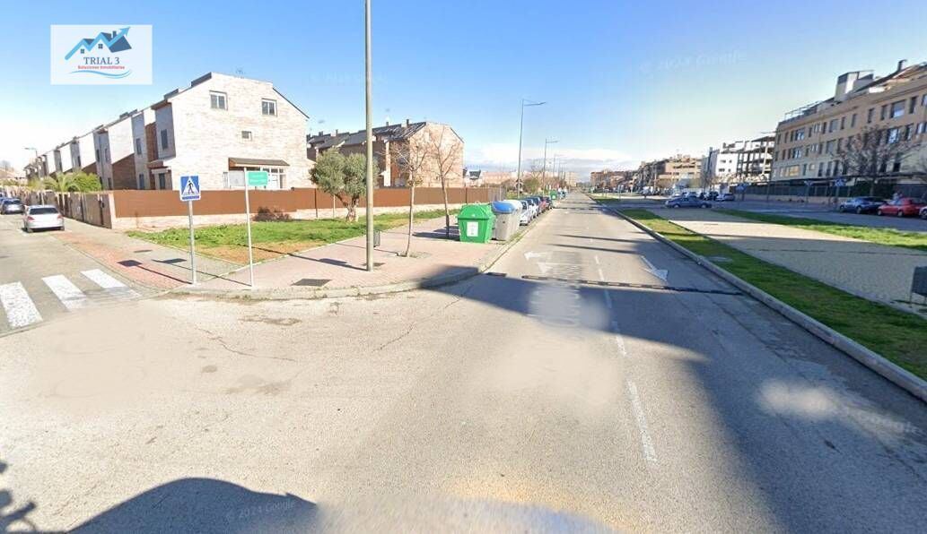 Vista exterior de Casa adosada en venda en Parla amb Terrassa i Balcó