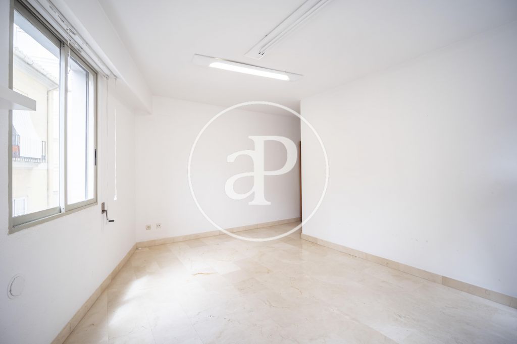 Flat to rent in  Valencia Capital  with Air Conditioner, Heating and Furnished