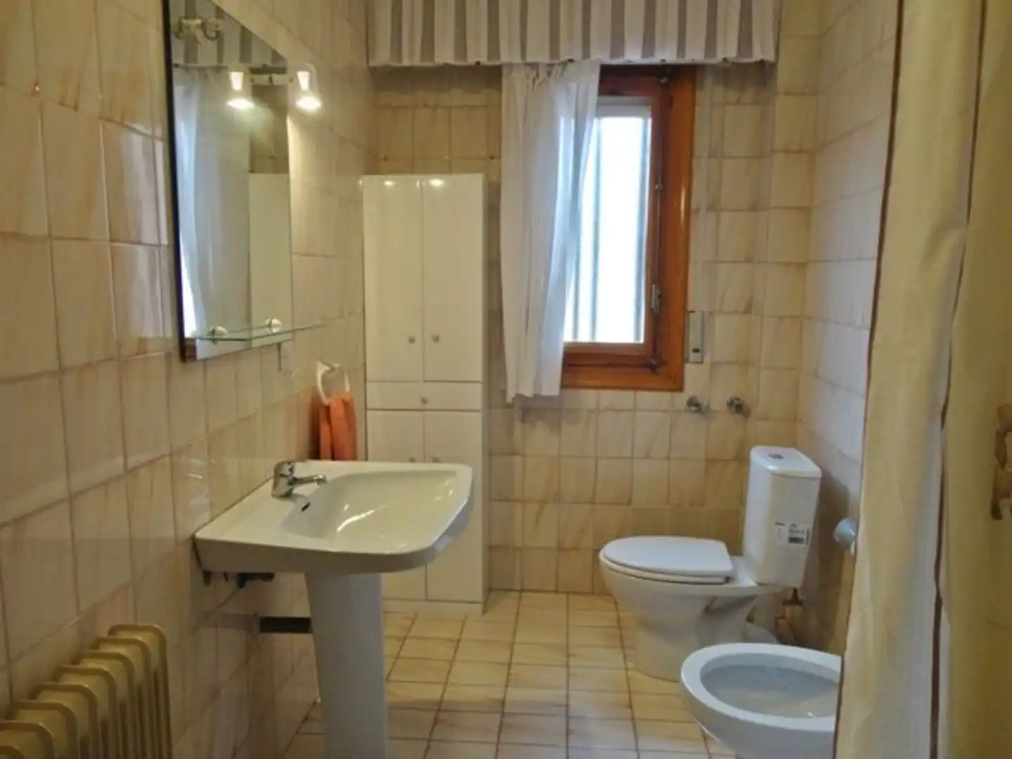Bathroom of Houses for sale in Salas de los Infantes  with Heating and Private garden