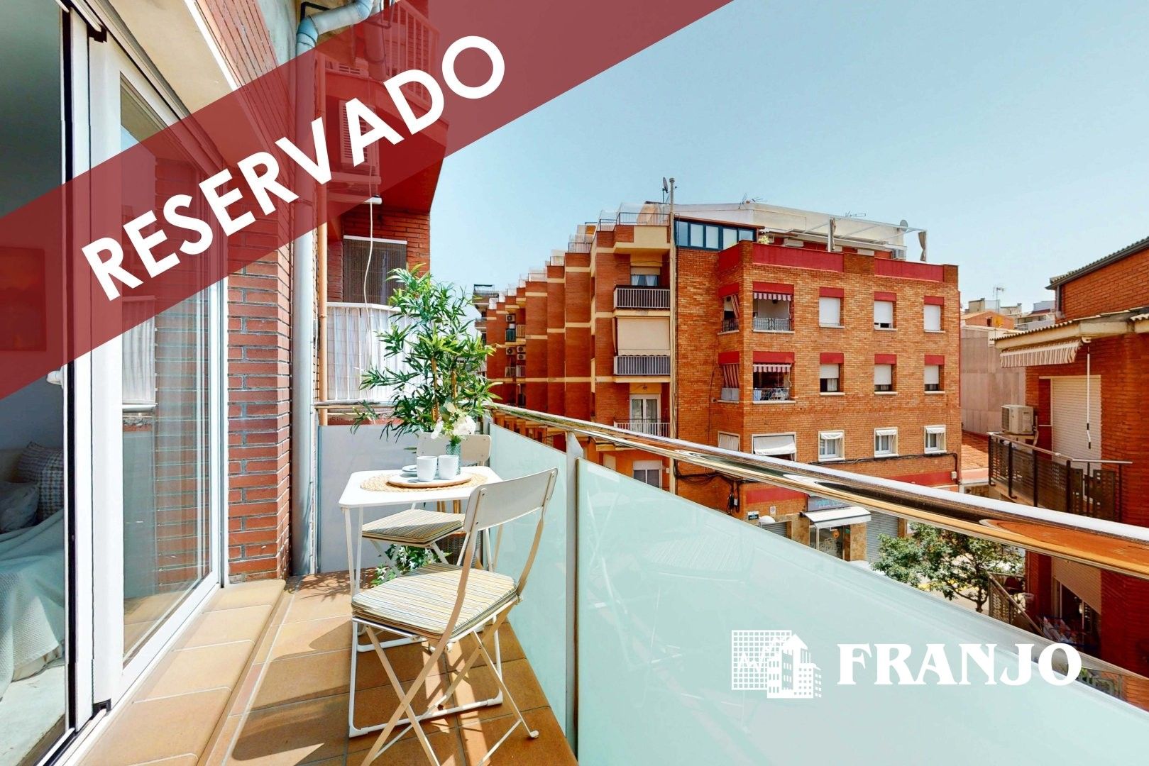 Vista exterior de Àtic en venda en Barberà del Vallès amb Calefacció i Terrassa