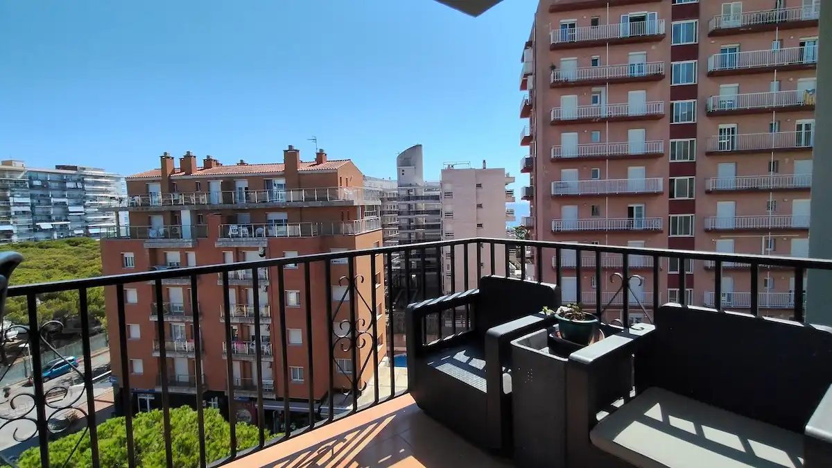 Pis amb terrassa en venda a Avinguda Vila de Madrid