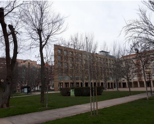 Vista exterior de Edifici en venda en  Logroño