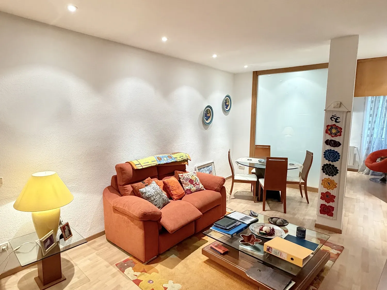 Sala d'estar de Apartament de lloguer en  Madrid Capital amb Aire condicionat, Calefacció i Moblat