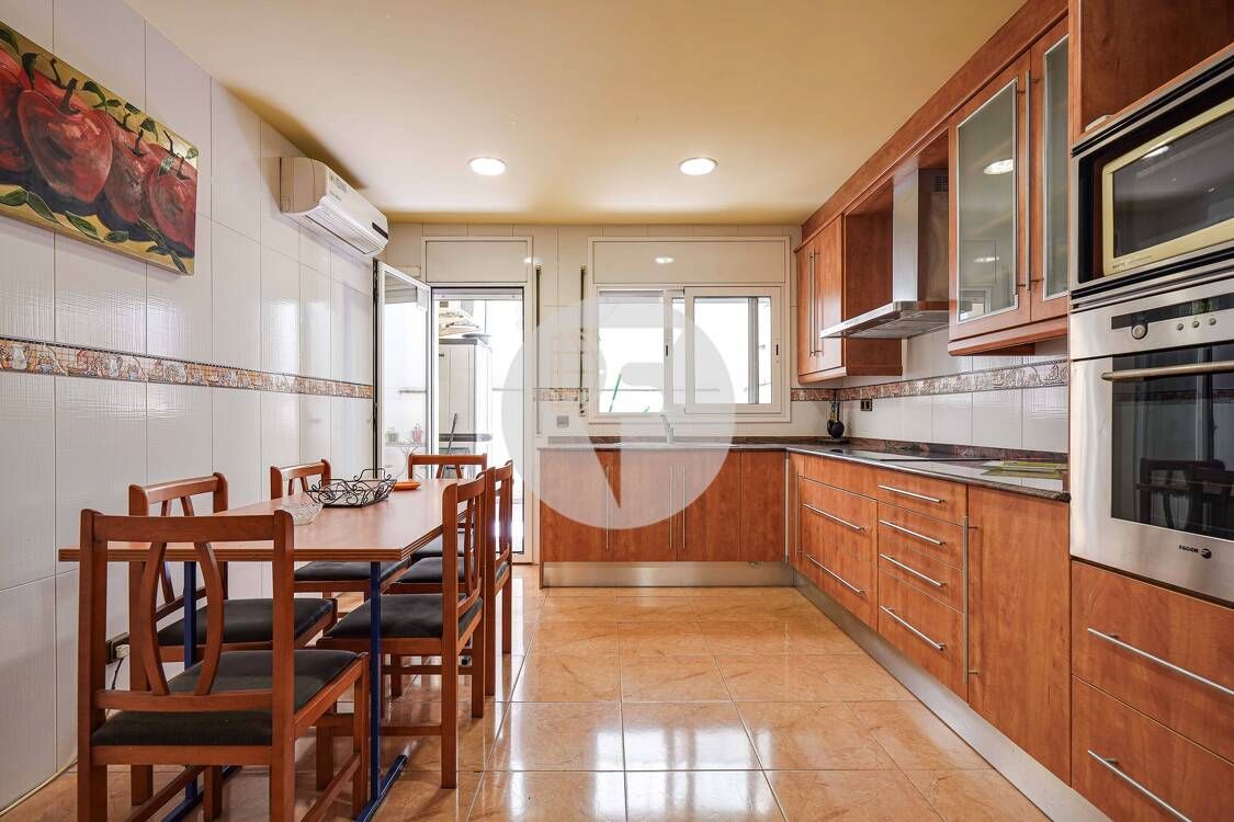 Cuina de Casa adosada en venda en Parets del Vallès amb Aire condicionat, Calefacció i Terrassa