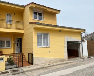 Exterior view of Single-family semi-detached for sale in Olombrada  with Terrace and Balcony