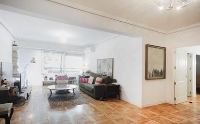 Living room of Flat for sale in  Madrid Capital  with Air Conditioner, Terrace and Balcony