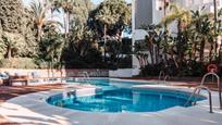 Piscina de Apartament en venda en Marbella amb Aire condicionat, Calefacció i Terrassa