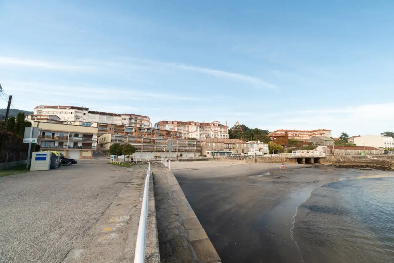 Parkplatz von Gebäude zum Verkauf in Poio
