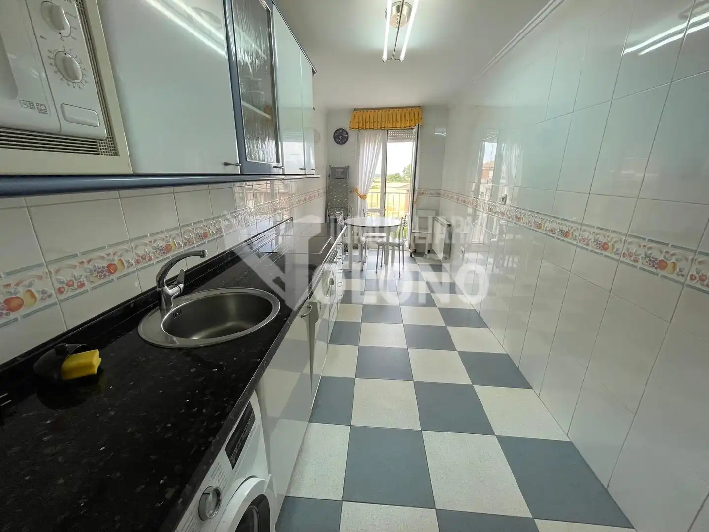 Cocina de Piso en venta en Castañares de Rioja con Calefacción, Parquet y Terraza