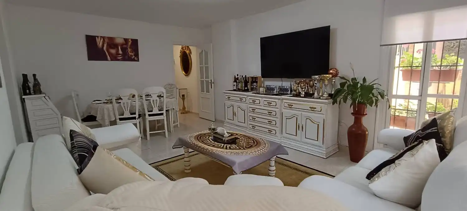 Sala d'estar de Apartament en venda en Marbella amb Calefacció, Terrassa i Piscina comunitària