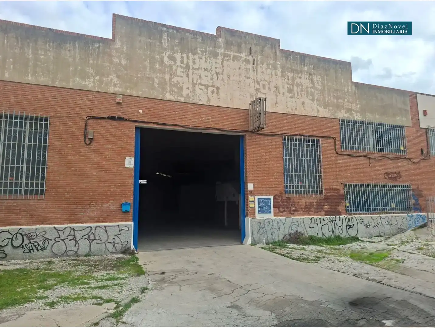 Außenansicht von Fabrikhallen zur Miete in Málaga Capital