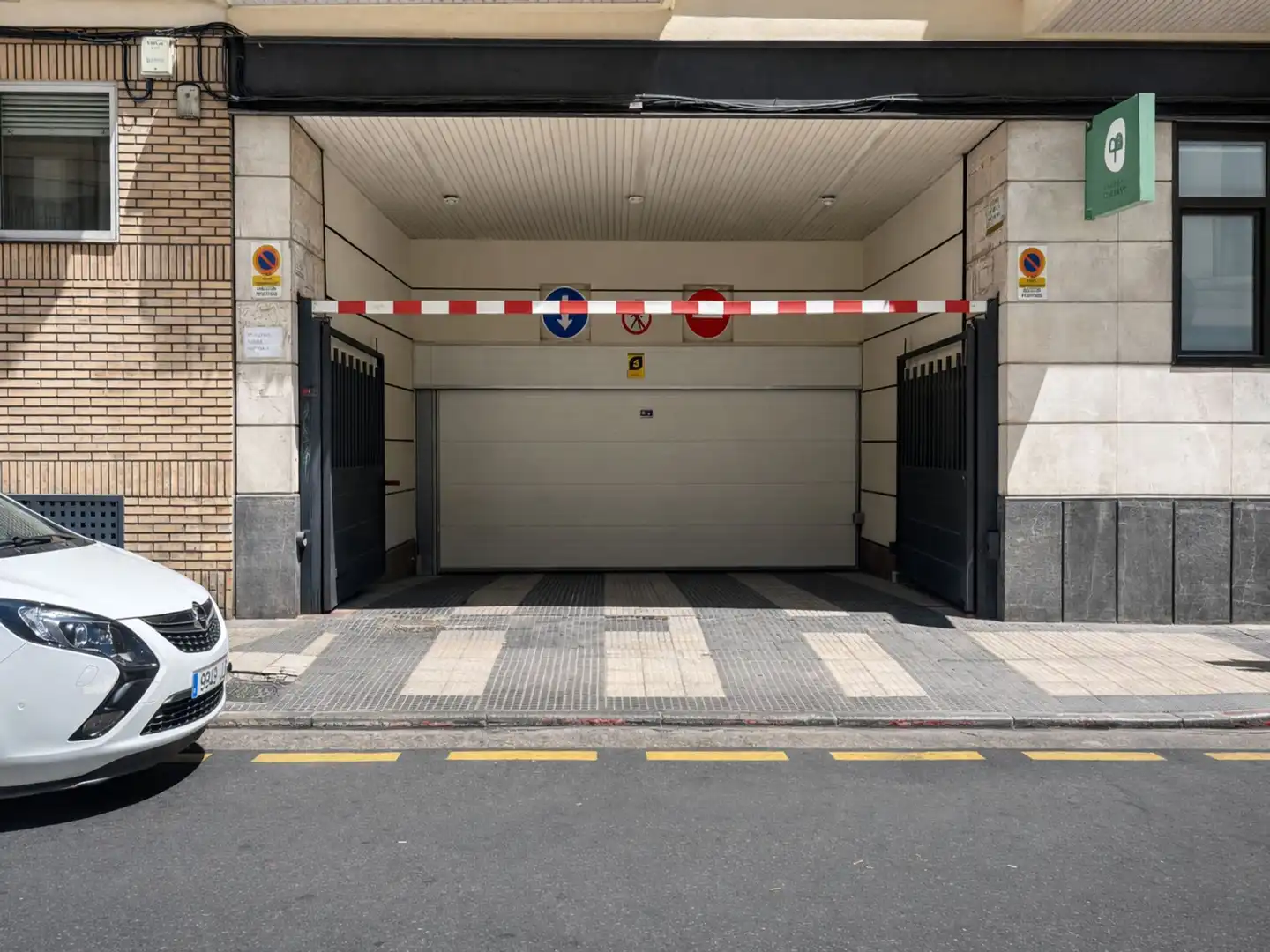 Parking de Piso en venta en Zaragoza con Aire acondicionado y Trastero