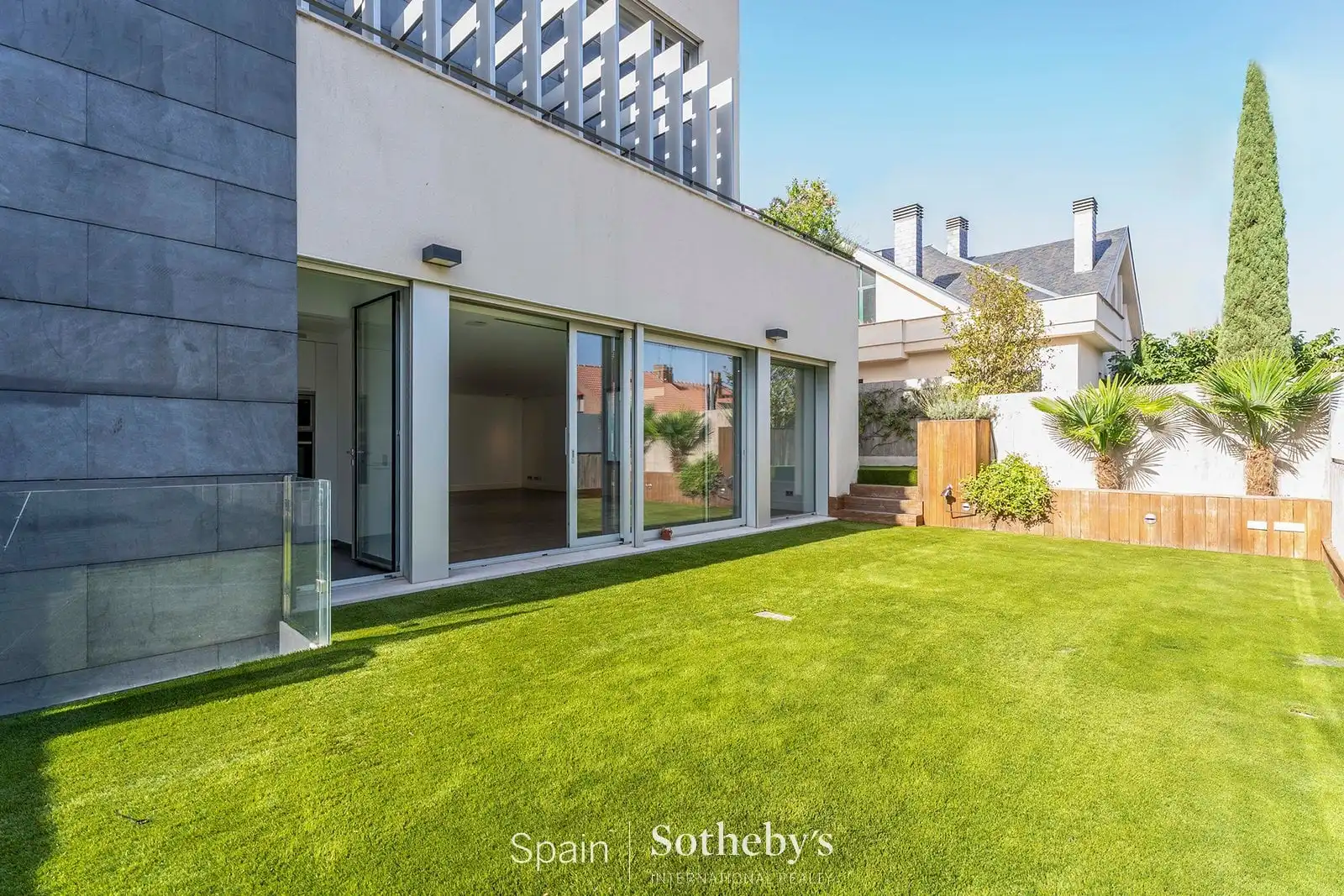 Jardín de Casa adosada en venta en Madrid con Aire acondicionado, Calefacción y Jardín privado