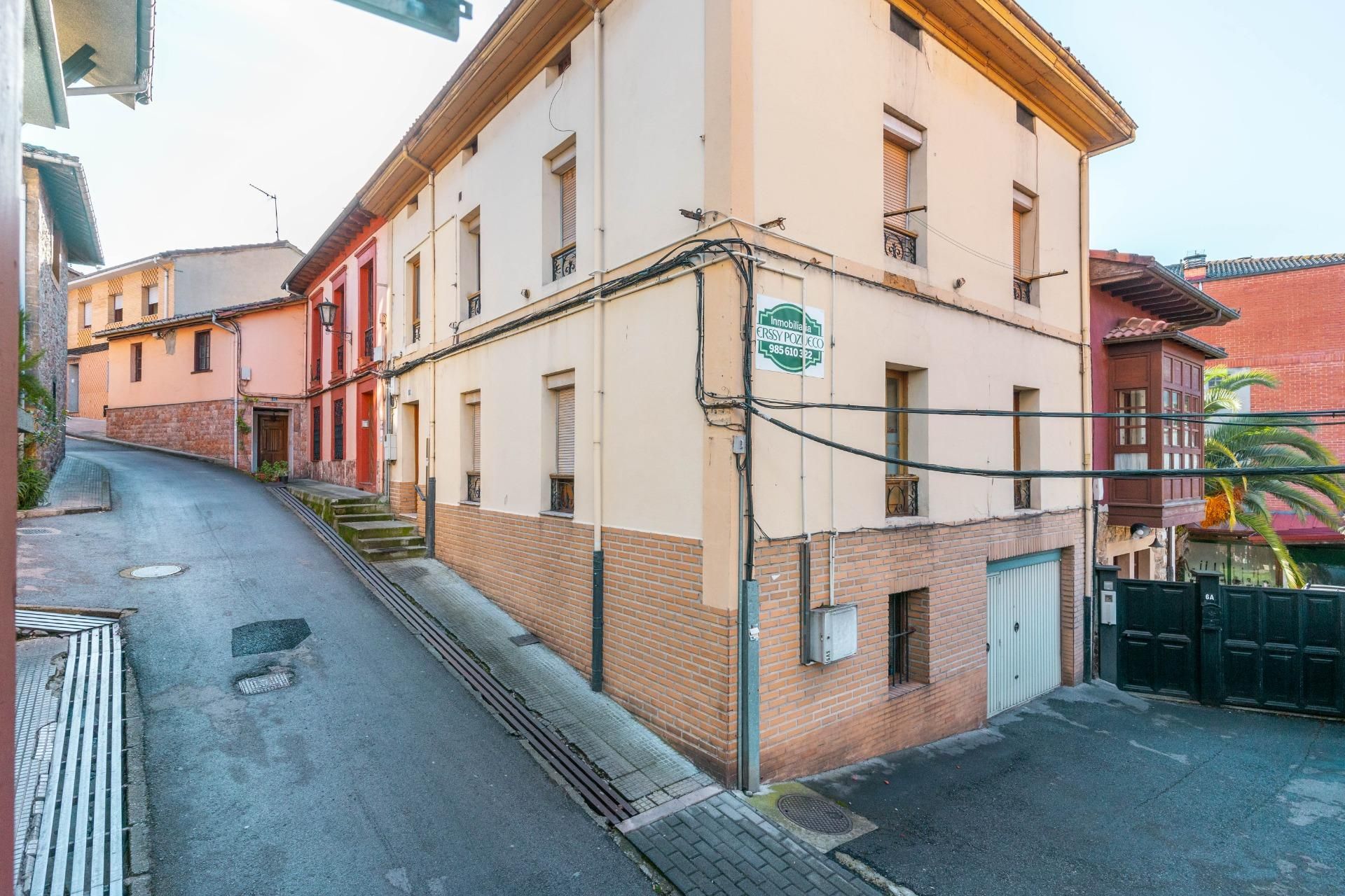 Vista exterior de Casa adosada en venda en Laviana amb Calefacció