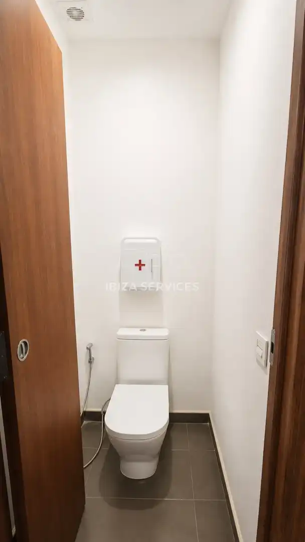 Badezimmer von Wohnung zum Verkauf in Sant Josep de sa Talaia mit Klimaanlage und Schwimmbad