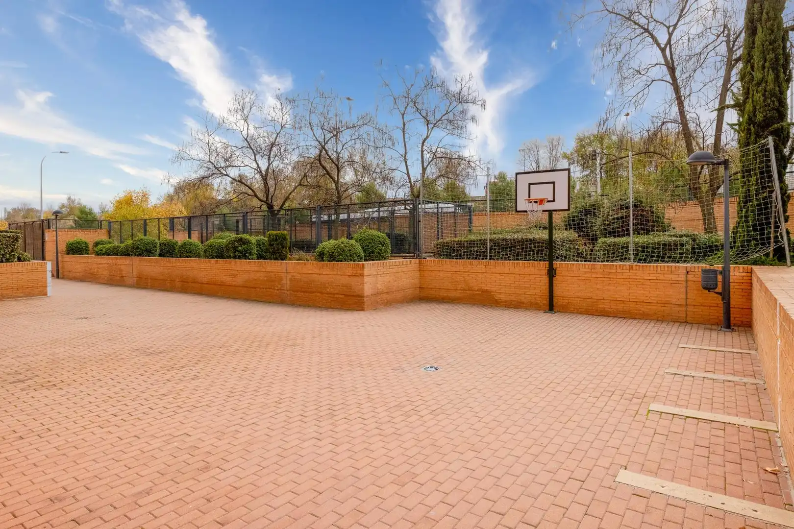 Vista exterior de Piso en venta en Madrid con Aire acondicionado, Calefacción y Jardín privado