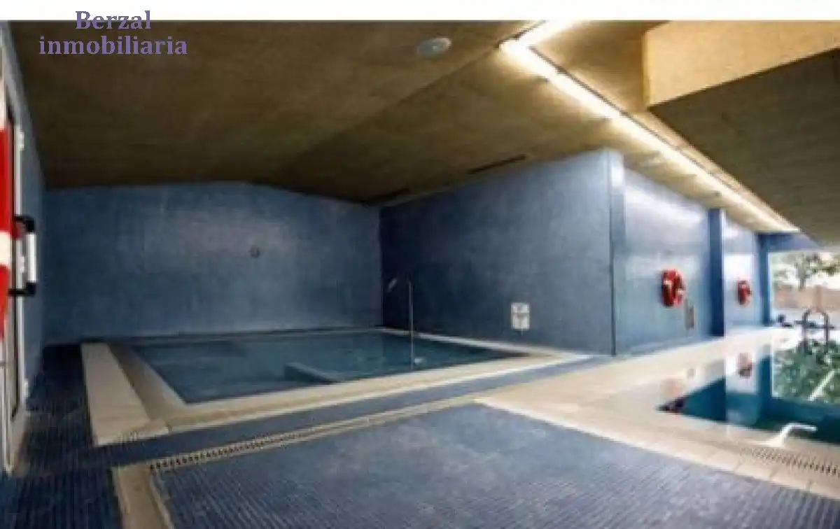 Piscina de Casa o chalet en venta en  Logroño con Aire acondicionado, Calefacción y Jardín privado
