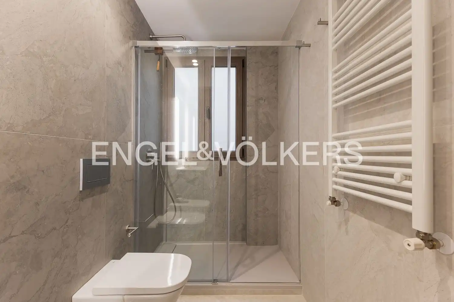 Badezimmer von Wohnung zum Verkauf in Valencia mit Klimaanlage, Heizung und Terrasse