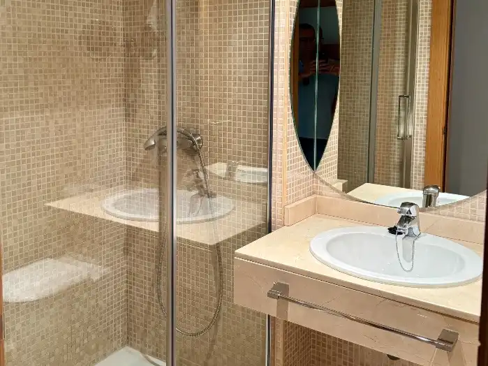 Bathroom of Flat for sale in  Granada Capital  with Air Conditioner, Terrace and Swimming Pool