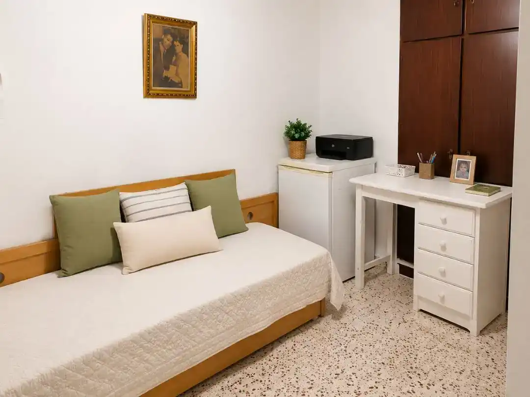 Habitación de Casa adosada en venta en Huelma, Jaén