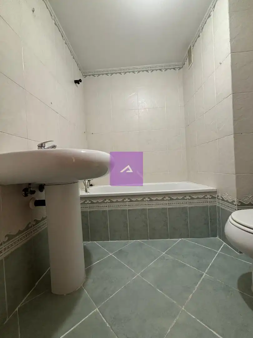 Baño de Piso en venta en Albal con Terraza y Balcón