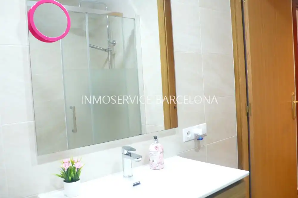 Baño de Casa adosada en venta en Barcelona con Aire acondicionado, Calefacción y Terraza