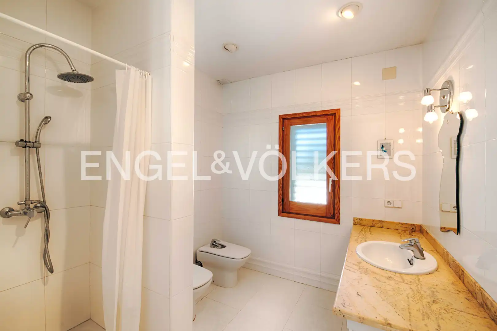Bathroom of Houses for sale in Llers  with Heating, Private garden and Terrace