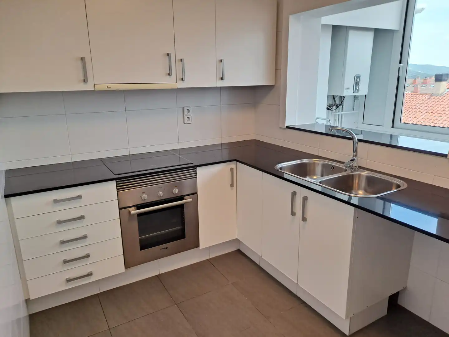 Küche von Wohnung zur Miete in Berga mit Heizung, Parkett und Abstellraum