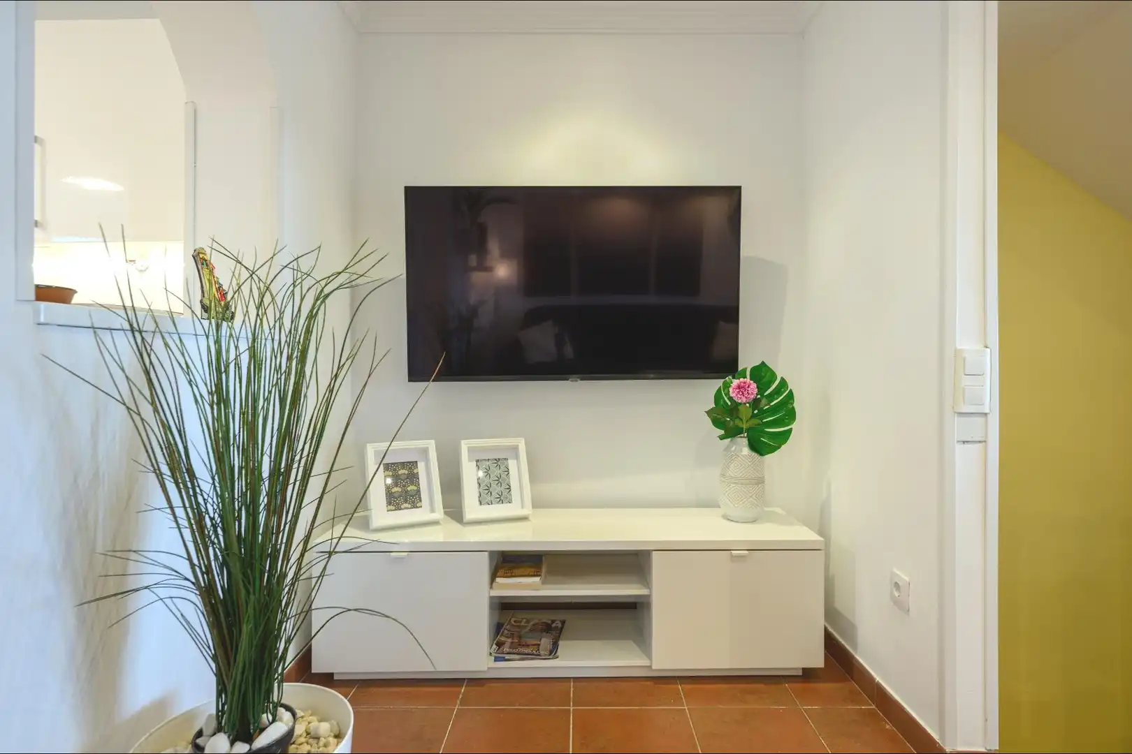 Wohnzimmer von Einfamilien-Reihenhaus zur Miete in San Bartolomé de Tirajana mit Klimaanlage, Privatgarten und Terrasse