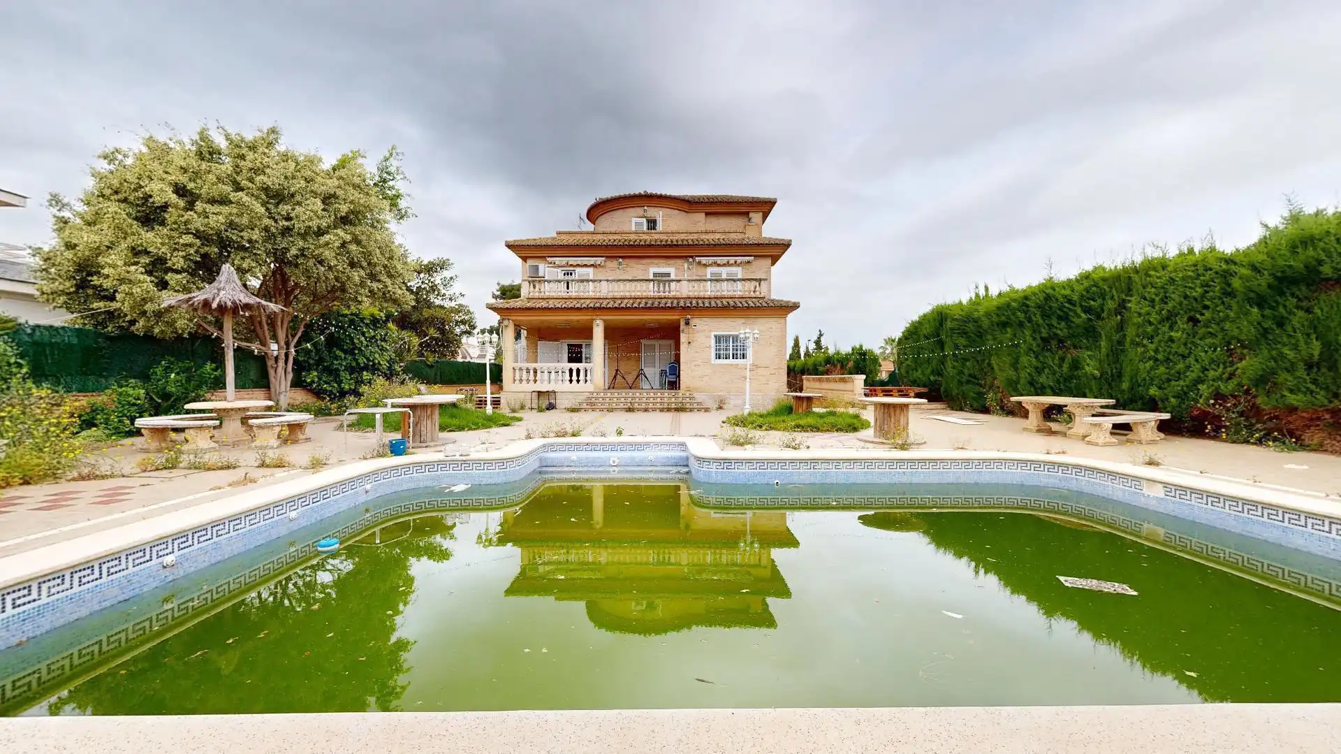 Vista exterior de Casa o xalet en venda en Torrent amb Terrassa, Traster i Piscina