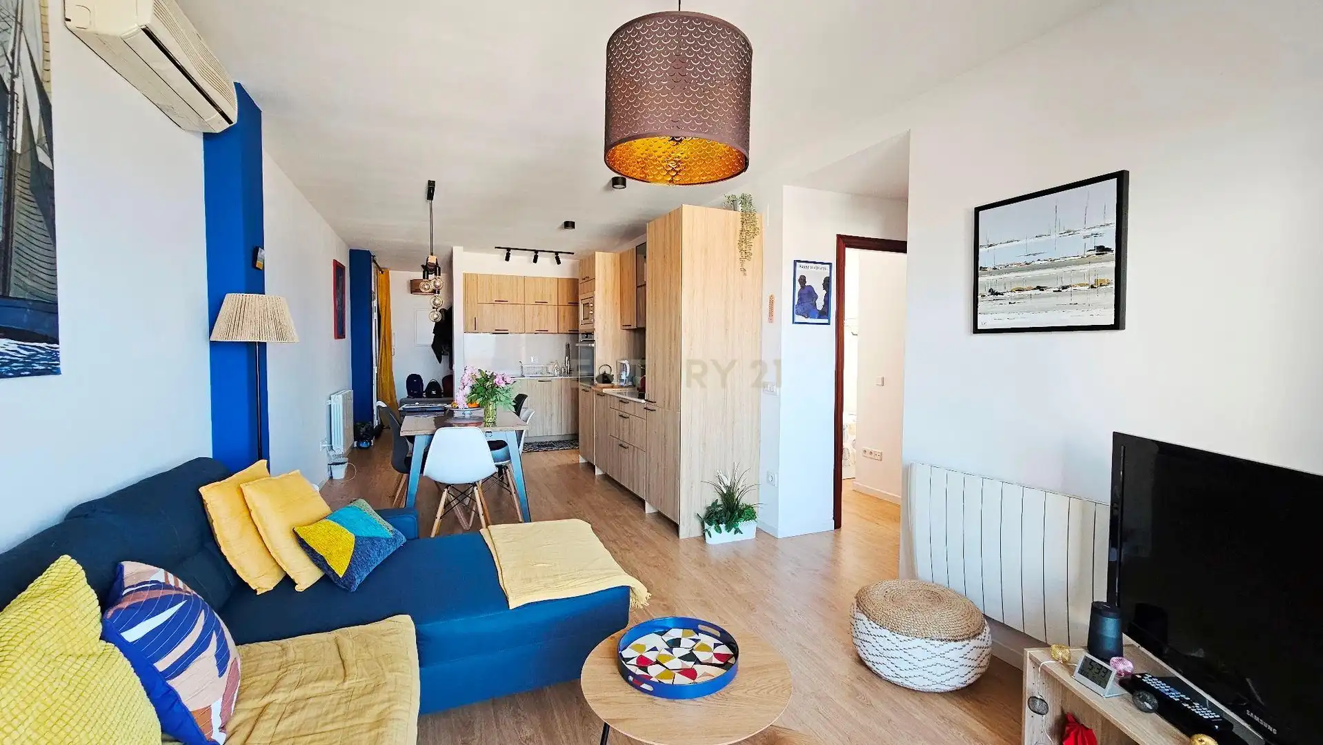 Living room of Apartments for sale in Llançà  with Air Conditioner, Oven and Microwave
