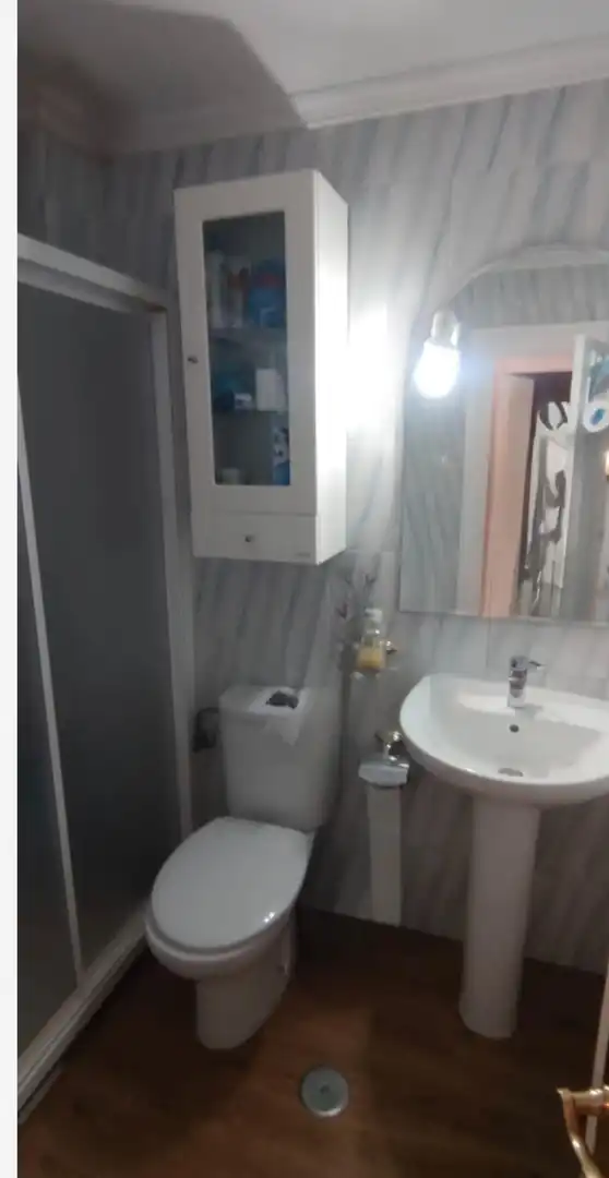 Bathroom of Flat for sale in Sevilla  with Air Conditioner and Balcony