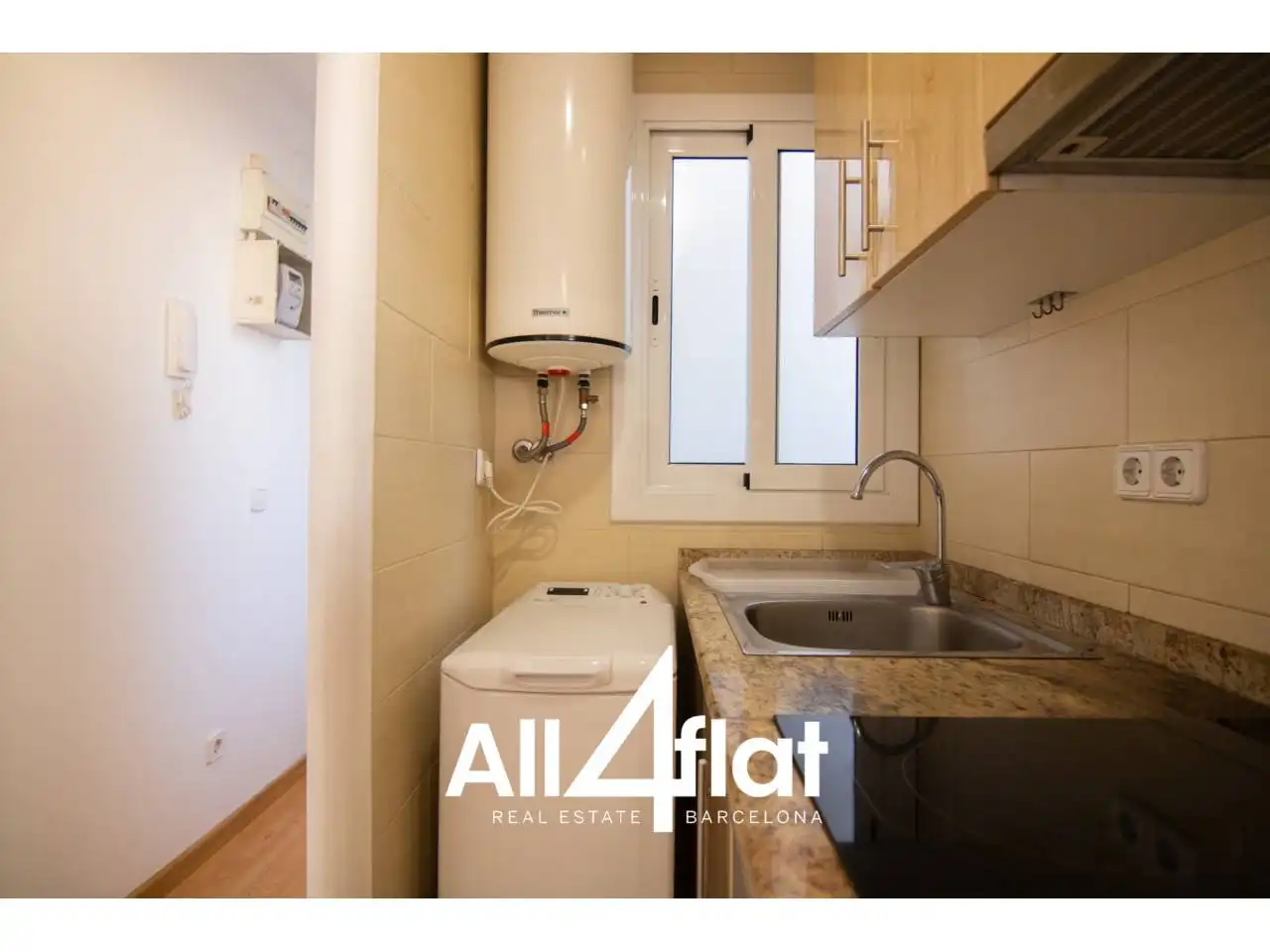 Cuina de Àtic de lloguer en Barcelona amb Aire condicionat, Parquet i Terrassa