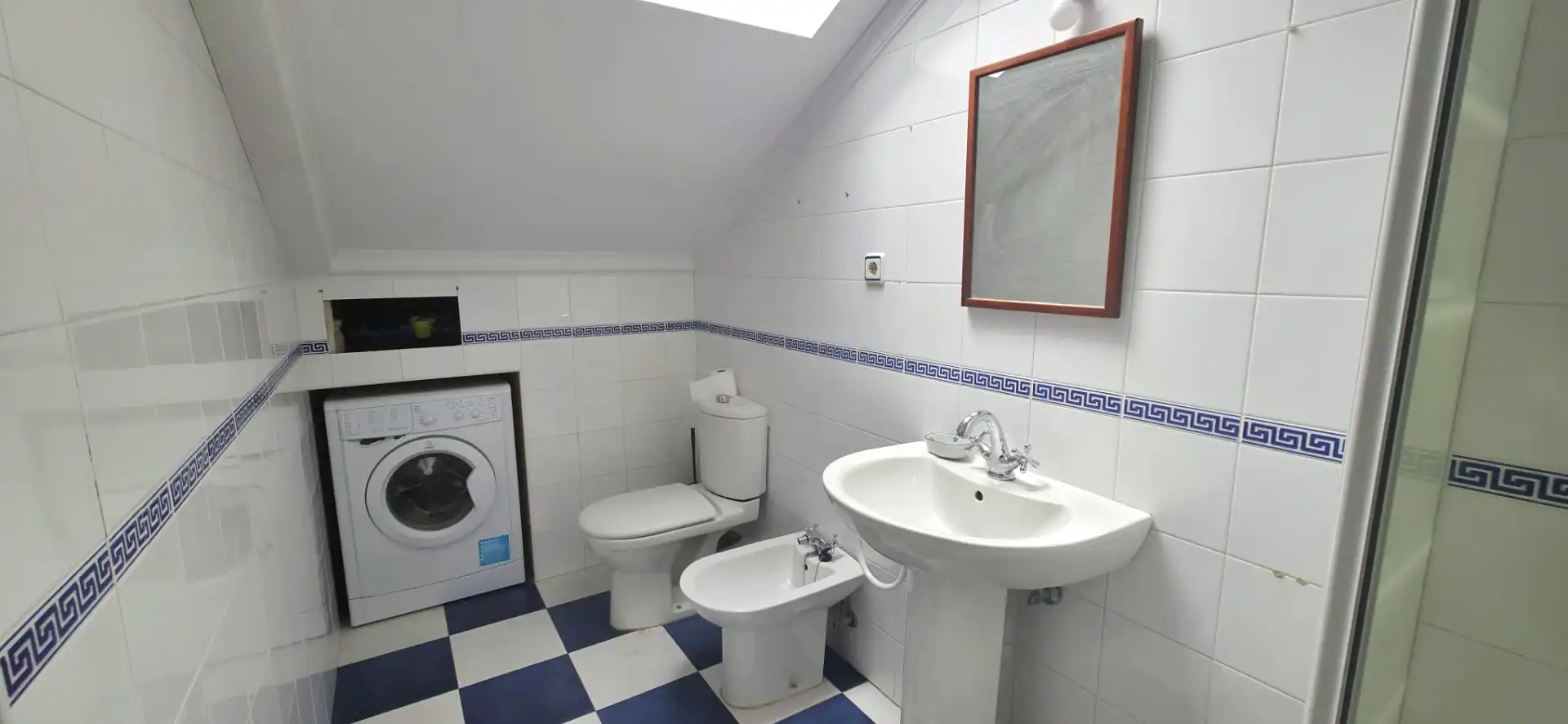 Baño de Ático en venta en Ferrol con Amueblado, Horno y Lavadora
