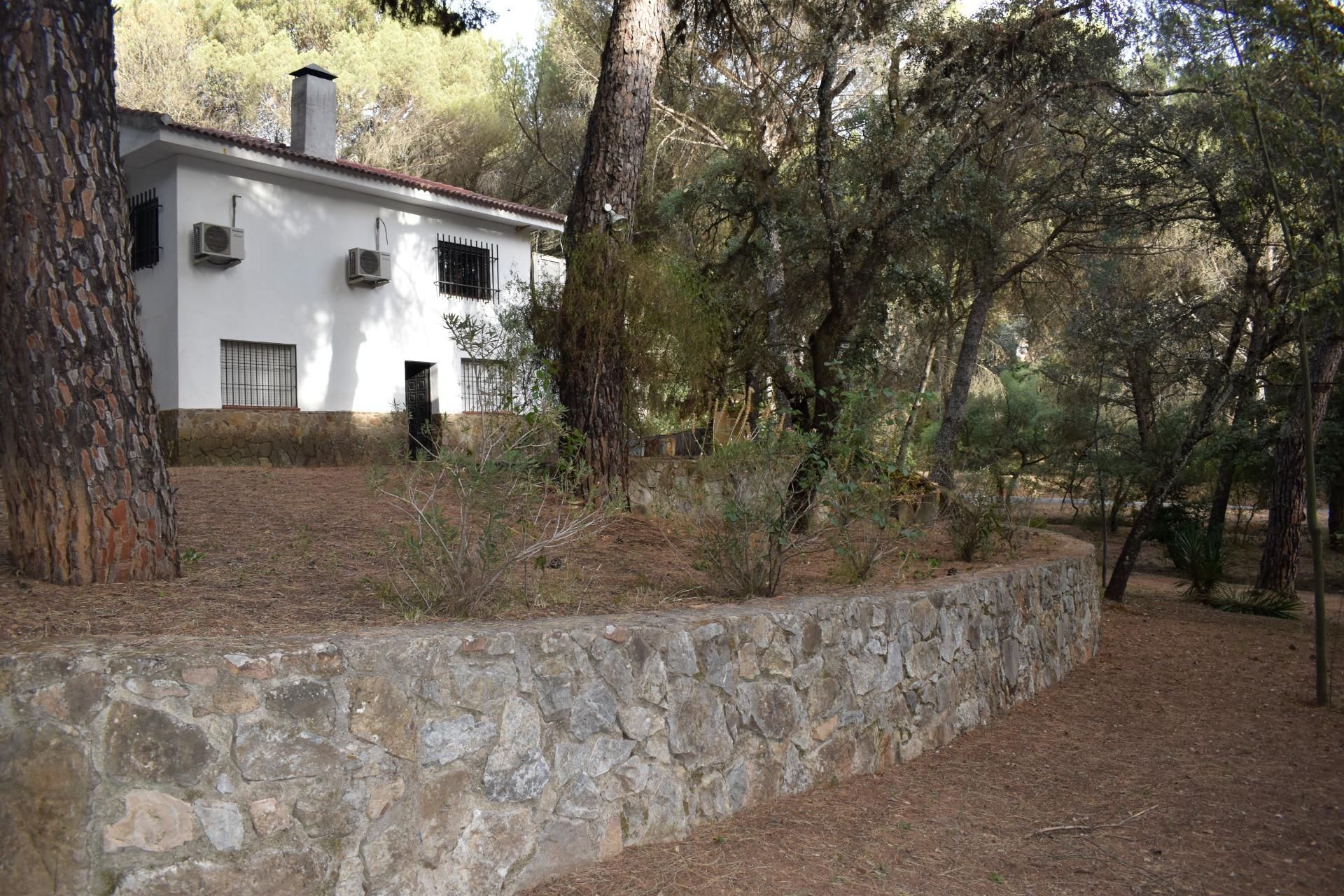 Vista exterior de Casa o xalet en venda en  Córdoba Capital amb Jardí privat, Terrassa i Piscina