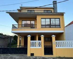 Vista exterior de Casa o xalet en venda en Cariño amb Calefacció, Jardí privat i Terrassa