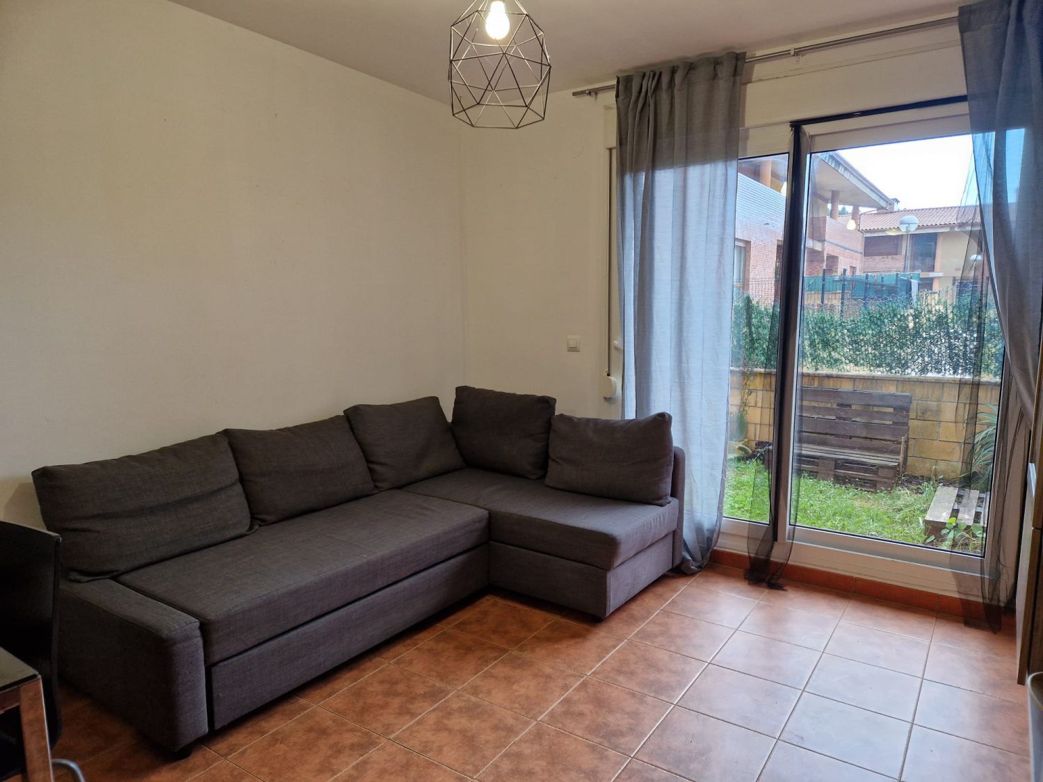 Sala d'estar de Planta baixa en venda en Alfoz de Lloredo amb Calefacció, Terrassa i Piscina comunitària