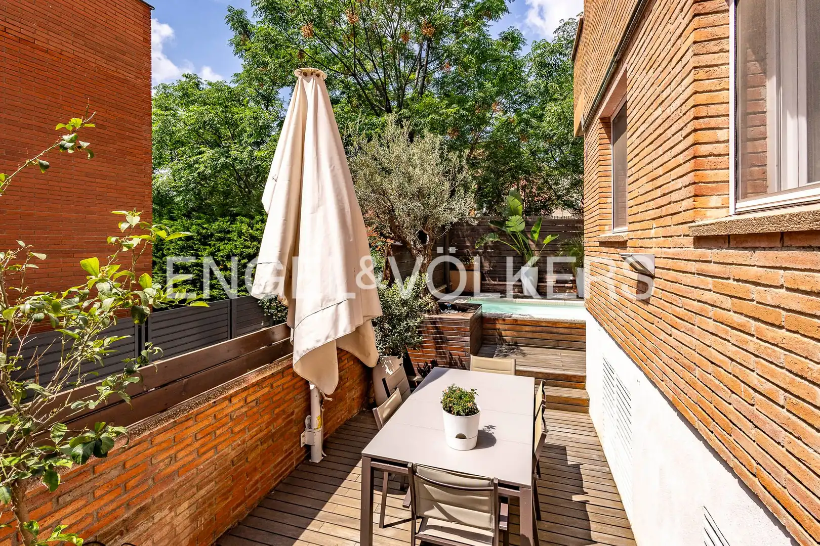 Terrassa de Apartament en venda en Esplugues de Llobregat amb Aire condicionat, Calefacció i Jardí privat