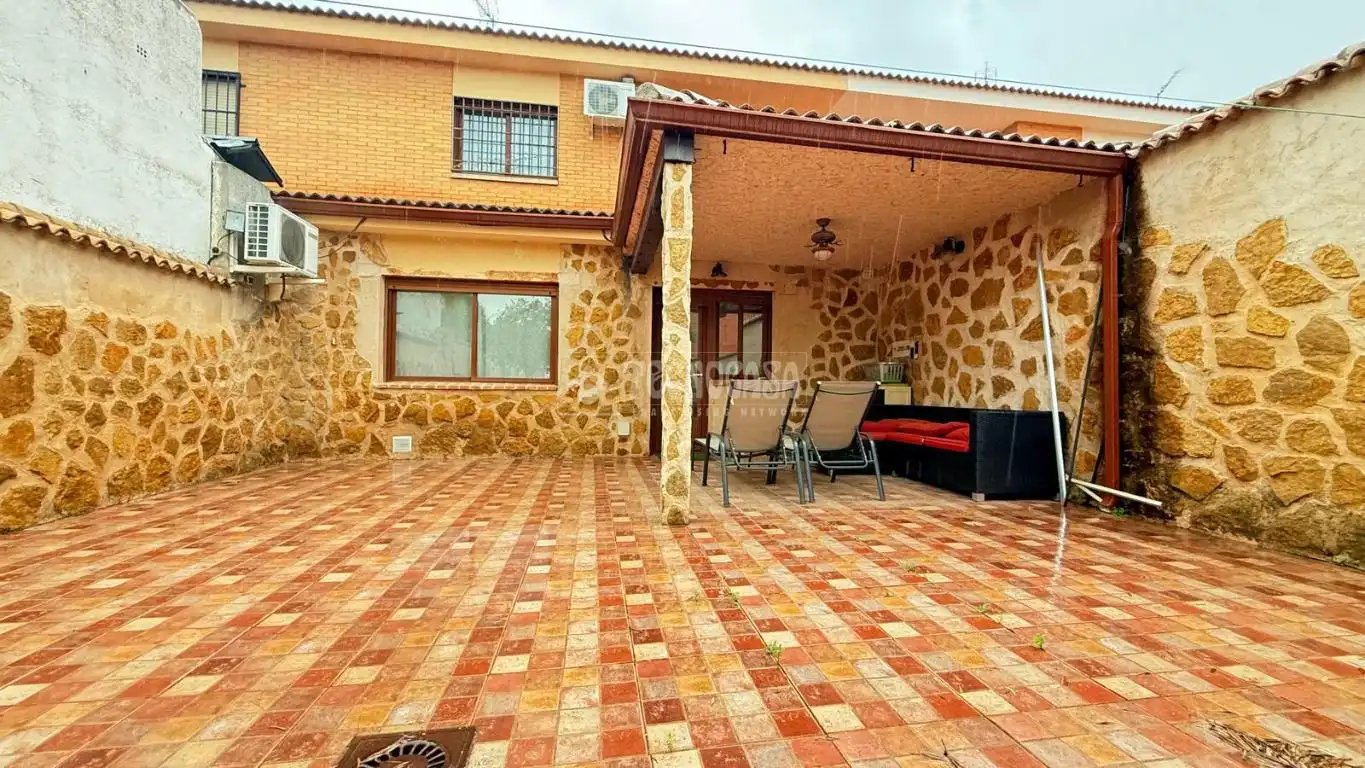 Terrassa de Casa adosada en venda en Portillo de Toledo amb Aire condicionat i Calefacció
