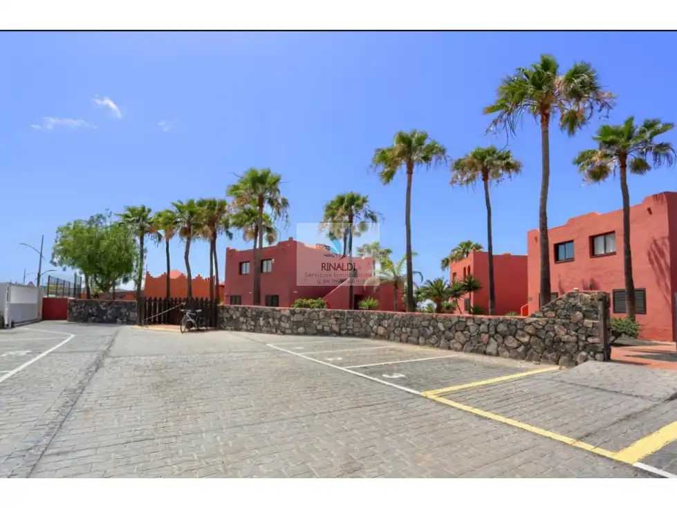 Vista exterior de Apartament en venda en La Oliva amb Terrassa, Piscina i Moblat