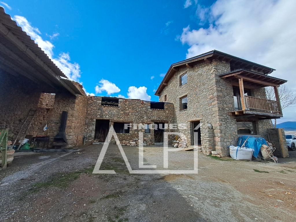 Vista exterior de Finca rústica en venda en Bellver de Cerdanya amb Balcó