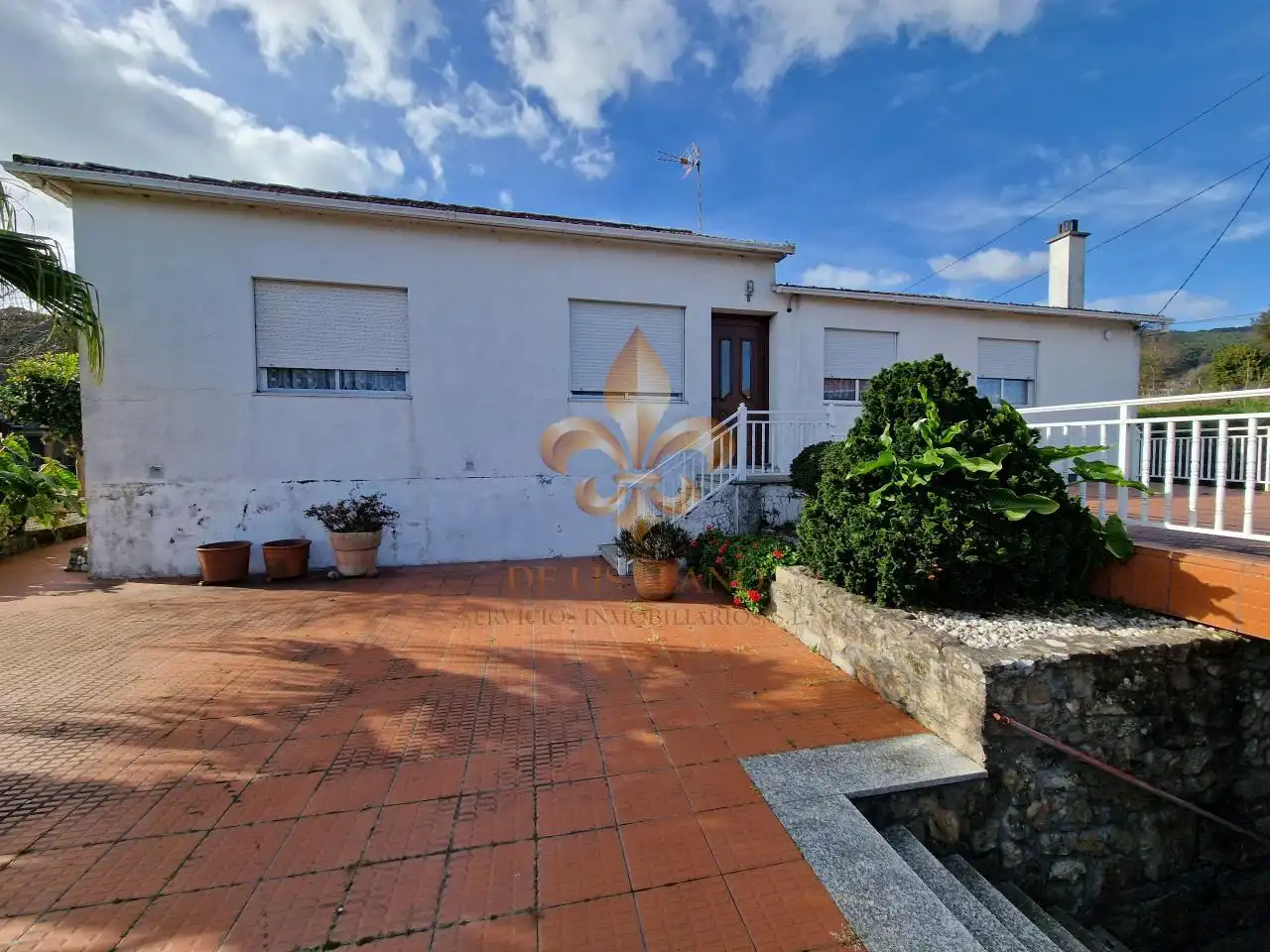 Vista exterior de Casa o xalet en venda en O Rosal   amb Calefacció, Jardí privat i Terrassa